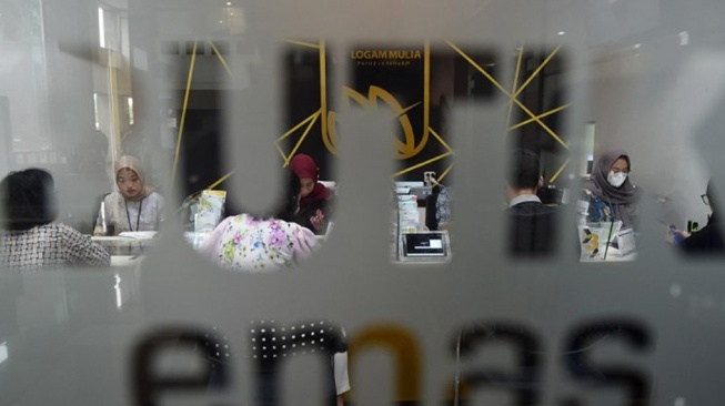 Harga Emas Antam Tumbang Hari Ini, Menjadi Rp1,866 Juta per Gram