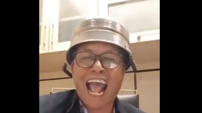 Heboh Video Pria Ngaku Waras: Kalau Ijazah Jokowi Palsu, Saya Janji Telan Panci Satu Pabrik!
