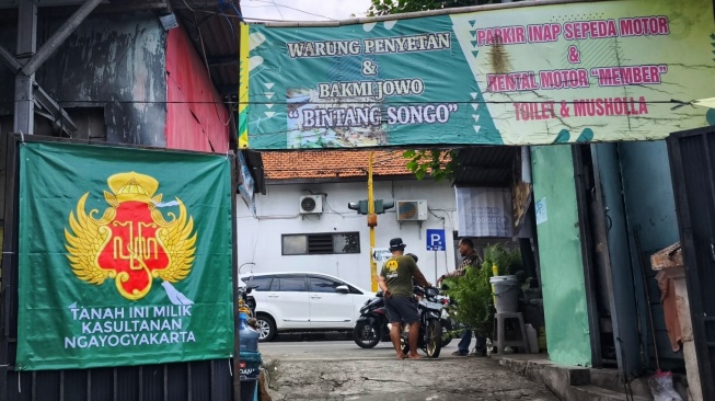 Deretan lokasi bangunan yang akan digusur oleh PT KAI. [Kontributor/Putu]
