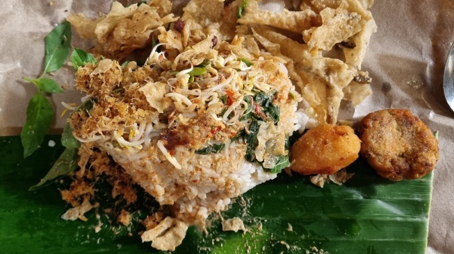 Nasi Gunung atau Nasi Pecel dianggap juga sebagai makanan wajib dicoba ketika berlibur ke Banjarnegara dataran tinggi. (Twitter)