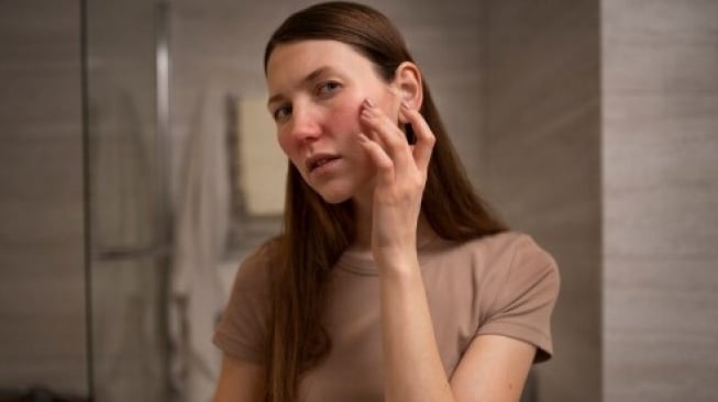 Hati-hati! 5 Kebiasaan Sepele Ini Bikin Skincare Tak Berefek di Wajah