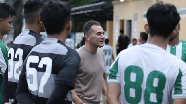 Gerald Vanenburg Blusukan Cari Pemain Timnas Indonesia U-23 di Calon Klub Degradasi