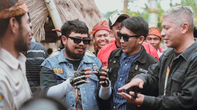 Rigen Rekelna Ungkap The Dudas Minus One Batal ke Pantai Lariti (Instagram)
