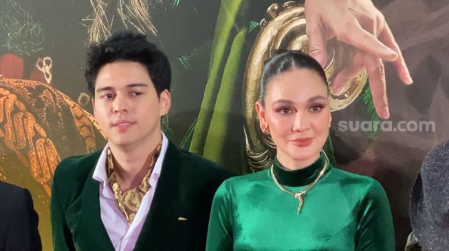 Diagendakan Hadir Bersama di Gala Premiere Film, Maxime Bouttier dan Luna Maya Datang Terpisah