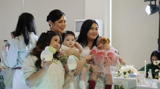 Jessica Iskandar dan Kiky Saputri Buktikan: Menyusui Prioritas Utama, Meski Jadi Public Figure!