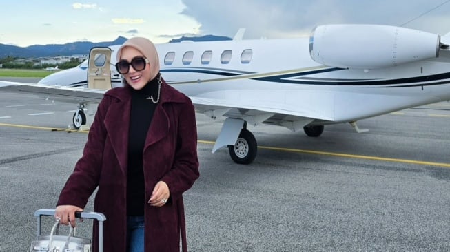 Potret Syahrini saat tiba di Prancis hendak menghadiri Festival Film Cannes 2025 (Instagram/princessyahrini)