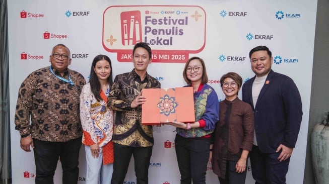 Wamen Ekraf Serukan Stop Beli Buku Bajakan untuk Tingkatkan Minat Baca Buku Asli