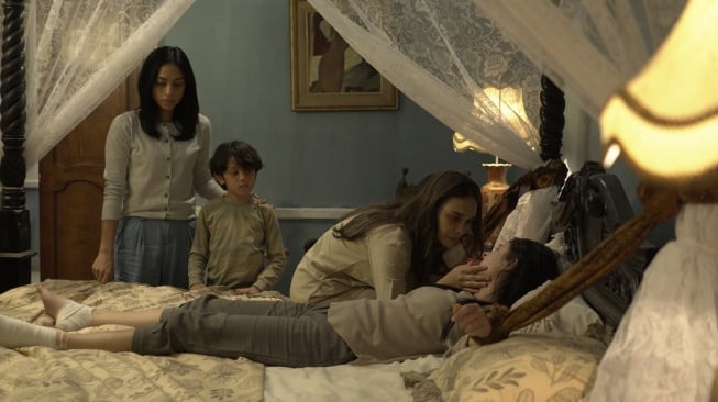 Salah satu adegan film Jalan Pulang yang dibintangi Luna Maya. [Leo Pictures]