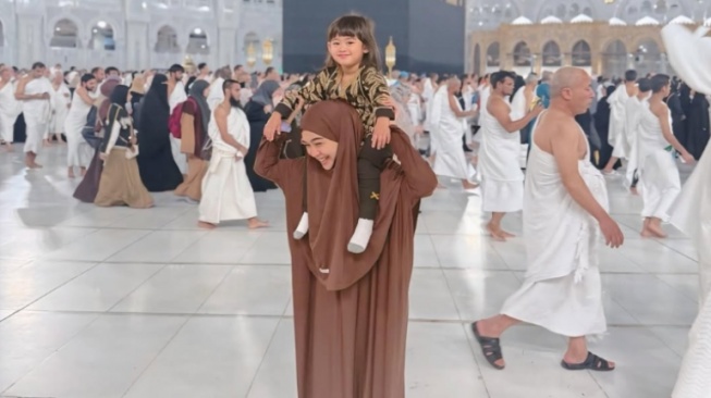 Ajak Moana, Ria Ricis Bakal Berangkatkan 15 Karyawan Umrah
