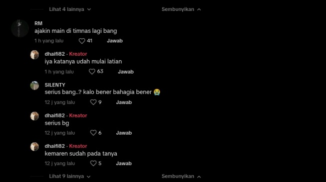Salah satu netizen Tanah Air memberikan klaim bahwa Elkan Baggott berada di Bali untuk bergabung dengan Timnas Indonesia. Klaim ini diberikan oleh netizen Tanah Air di TikTok, yakni @dhaifi82, di mana ia mengunggah potretnya saat berswafoto dengan bek berusia 22 tahun itu. (Tiktok @dhaifi82)