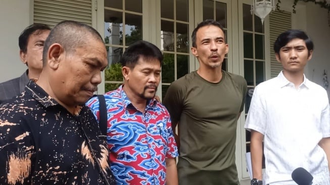 Atilla Syach bayar kompensasi tanah sengketa Atalarik Syach [Suara.com/Rena Pangesti]. 