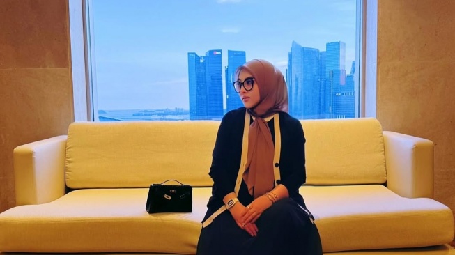 Penampilan Syahrini di Festival Film Cannes 2025 Curi Perhatian: Wajah Beda, Gaun Salahi Aturan?