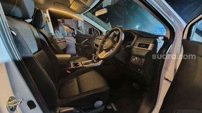 Interior kabin kemudi Mitsubishi New Xpander, mobil yang diluncurkan PT Mitsubishi Motors Krama Yudha Sales Indonesia (PT MMKSI), pada Jumat (16/5/2025) di Jakarta. [Liberty Jemadu]di Jakarta. [Suara.com/Liberty Jemadu