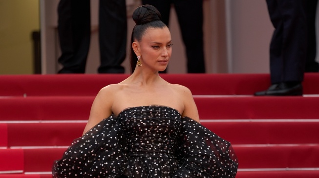 Irina Shayk di Festival Film Cannes 2025 [Instagram/cannes.film.festival]