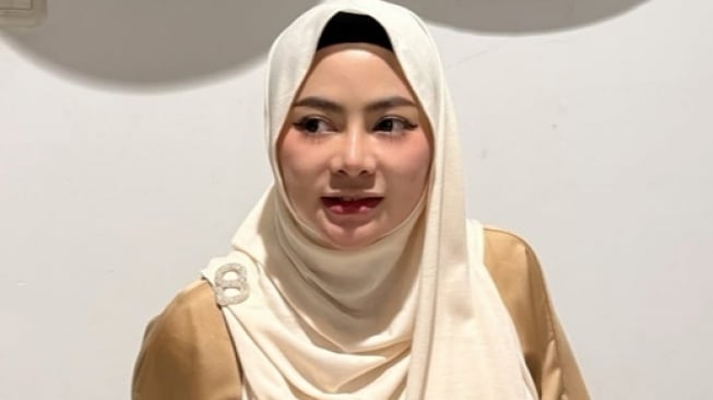 Perjalanan Hidup Vitalia Shesya: Dulu Pakai Narkoba, Kini Tampil Berhijab