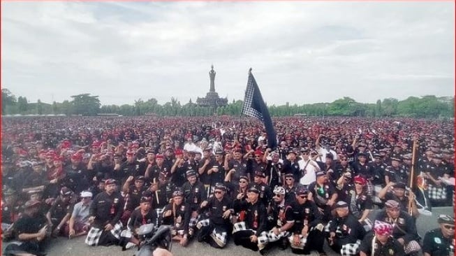 Belasan Ribu Pecalang Bali Bersatu Lawan Premanisme Berkedok Ormas