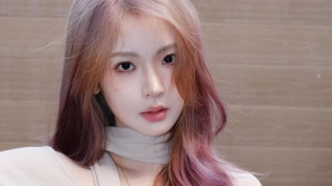 Mau Gaya Manis Tapi Tetep Chic? Coba 5 Hairdo Gemas ala Zhang Miao Yi!
