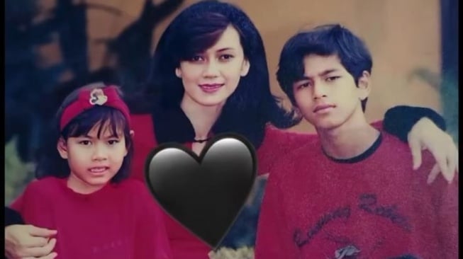 Raffi Ahmad bagikan foto masa lalunya bersama ibu dan 2 adiknya (Instagram)