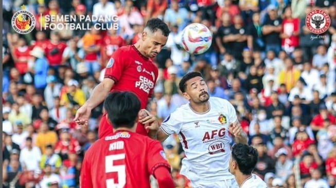Semen Padang hanya bermain imbang 1-1 kontra Persik Kediri dalam matchday pekan ke-33 BRI Liga 1 2024/2025 di Stadion H Agus Salim, Minggu (18/5/2025) sore. [Instagram @semenpadangfcid]