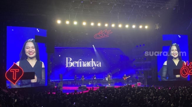Reaksi Lucu Bernadya Diminta Joget Stecu Saat Manggung di Acara Digiland 2025: Enggak Mau!