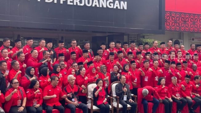 Acara pembekalan terhadap Kepala Daerah dan Wakil Kepala Daerah se-Indonesia hasil Pilkada 2024 yang digelar di Sekolah Partai PDIP, Jakarta. (Suara.com/Novian)