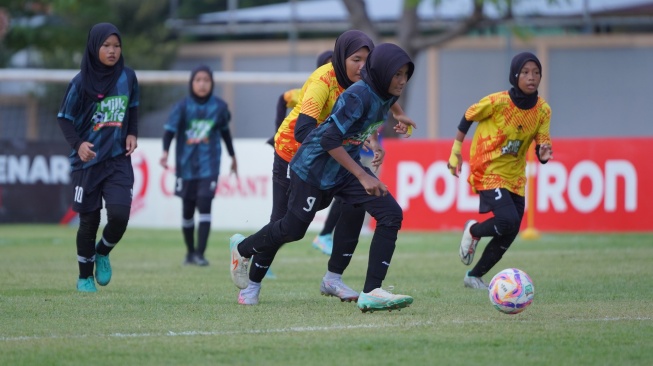 SD Djama’atul Ichwan (KU-12) dan SD Al Azhar Syifa Budi (KU-10) juara MilkLife Soccer Challenge – Solo 2025. [Dok [Pribadi]