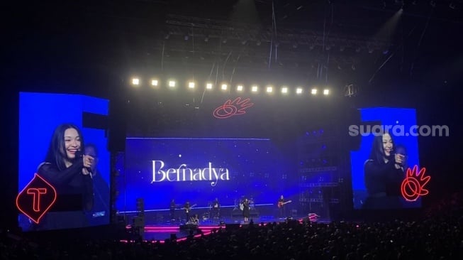 Bernadya saat tampil di panggung Digiland 2025 di Istora, Senayan, Jakarta Pusat pada Minggu, 18 Mei 2025. [Suara.com/Tiara Rosana]