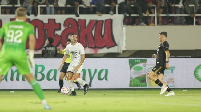 Persis Solo bermain imbang 1-1 kontra Dewa United dalam laga kandang terakhir BRI Liga 1 2024/2025 di Stadion Manahan, Sabtu (17/5/2025) malam. [Persis Solo]