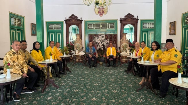 Sambangi Sri Sultan di Yogya, Bahlil Lanjutkan Tradisi Golkar Silaturahmi ke Tokoh Senior
