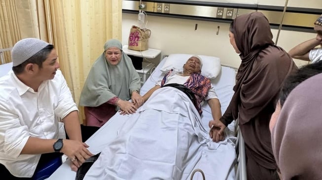 Ayah Pasha Ungu dirawat di rumah sakit (Instagram)