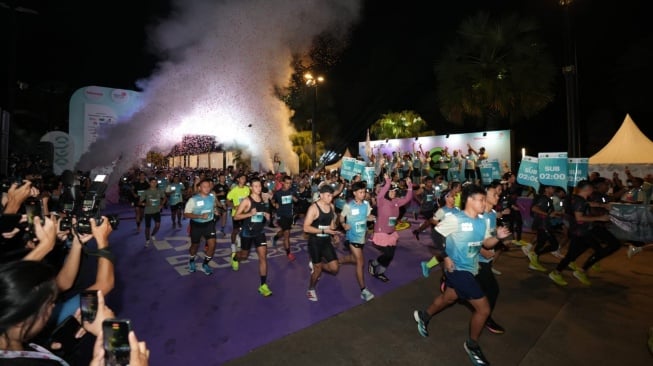 Suasana start Digiland Run 2025, di mana Gubernur DKI Jakarta, Pramono Anung hadir untuk flag-off kategori 10K dan 5K (Dok: PT Telkom)