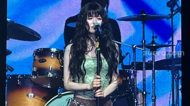 Olivia Marsh Guncang Panggung Far East Music City, Kakak Danielle NewJeans Cover Lagu Nadin Amizah
