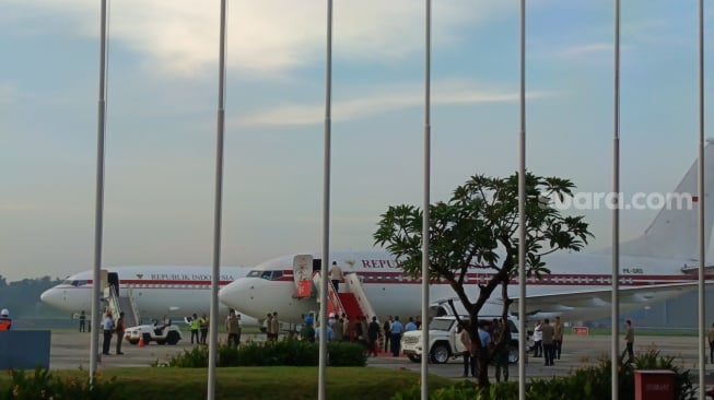 Penampakan Pesawat Kepresidenan A-001 yang disebut didesain mirip dengan pesawat pribadi Presiden Prabowo Subianto. (Suara.com/Novian)