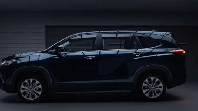 Seanggun Alphard, Semewah Lexus: Pesona Kembaran Innova yang Sulit Ditolak
