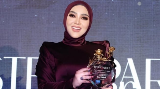 Raline Shah Jadi Saksi, Syahrini Akui Edit Foto Demi Terlihat Cantik