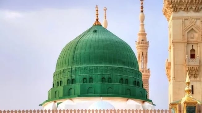 Munirah Jatuh di Pelataran Masjid Nabawi, Tapi Semangat Hajinya Tak Tergoyahkan