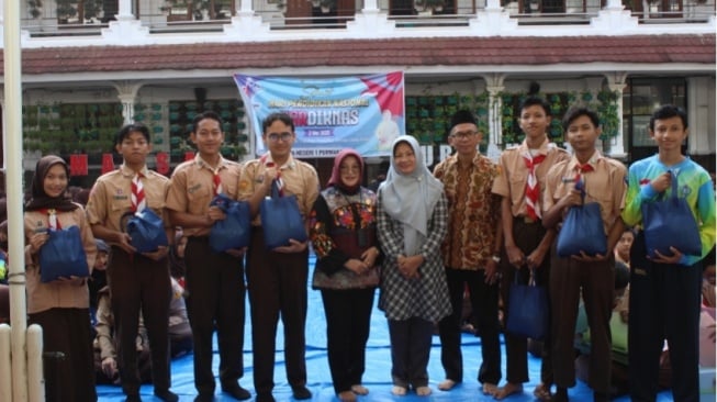 Indahnya Berbagi! SMA Negeri 1 Purwakarta Laksanakan Program Beas Kaheman