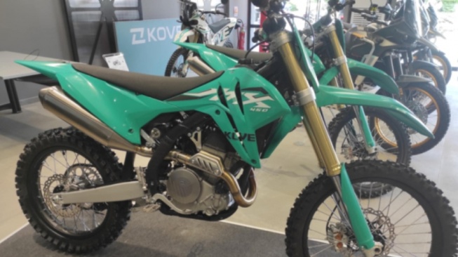Pesaing Kawasaki KLX, Kove MX25 (2banh.vn)
