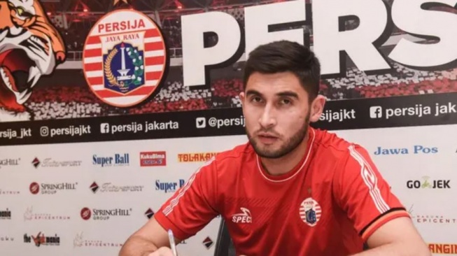 Jahongir Abdumominov saat diperkenalkan Persija Jakarta. (Dok. Persija Jakarta)