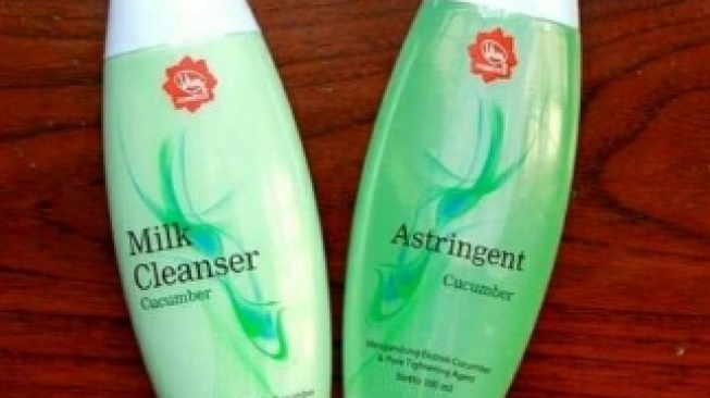 Viva Milk Cleanser dan Astringent Cucumber. [Tokopedia]