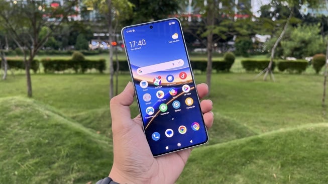 Review Poco F7 Pro. [Suara.com/Dicky Prastya]