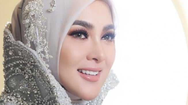 Syahrini Dituding Beli Tiket Cannes Film Festival, Tamu Undangan Lain Akhirnya Buka Suara