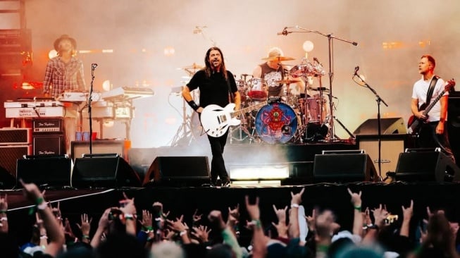 Di Tengah Kabar Manggung di Indonesia, Foo Fighters Pecat Drummer Josh Freese