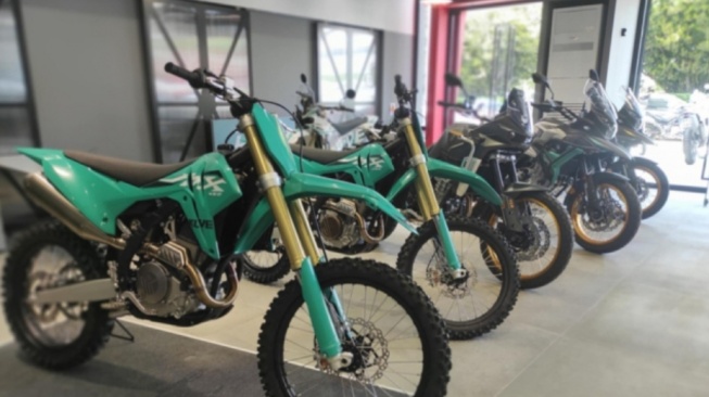 Pesaing Kawasaki KLX, Kove MX25 (2banh.vn)
