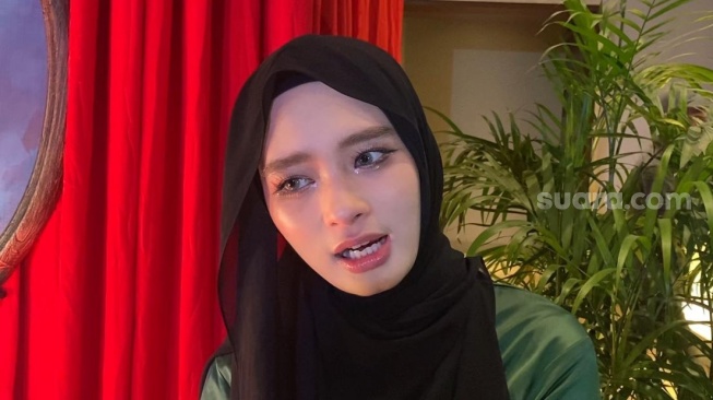 Inara Rusli Kode Keras! Unggah Foto Gaun Pengantin, Siap Nikah Lagi?