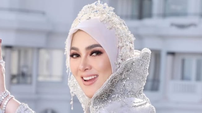 Penampilan Syahrini di Cannes 2025