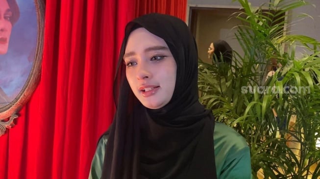 Inara Rusli dalam sebuah wawancara di XXI Epicentrum, Kuningan, Jakarta, Jumat, 16 Mei 2025. [Suara.com/Adiyoga Priyambodo]