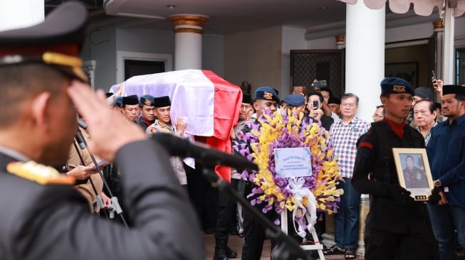 Jenazah Mantan Wakapolri Jusuf Manggabarani Diterbangkan ke Jakarta