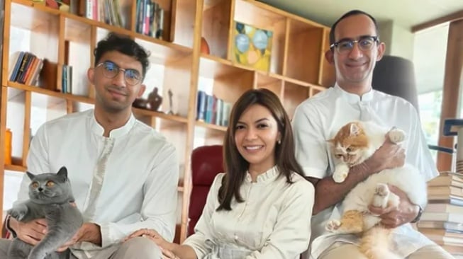 Najwa Shihab bersama suami dan anaknya (Instagram)