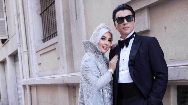Ditraktir Reino Barack, Syahrini Pamer Belanja Cincin Berlian 'Segede Rumah' di Cannes